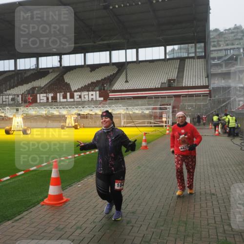 07.12.2025 - St. Pauli X-Mass-Run No. 15 Fabian Wolf http://msf.ph/oto/9365441 07.12.2025 10:13:23 Ziel 1044, 1062, 1126, 1220, 3588, 3589, 4081, 4082, 4083, 4664 meine-sportfotos.de