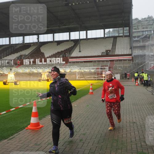 07.12.2025 - St. Pauli X-Mass-Run No. 15 Fabian Wolf http://msf.ph/oto/9365442 07.12.2025 10:13:23 Ziel 1044, 1062, 1126, 1220, 3588, 3589, 4081, 4082, 4083, 4664 meine-sportfotos.de