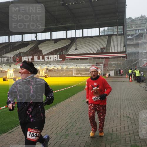 07.12.2025 - St. Pauli X-Mass-Run No. 15 Fabian Wolf http://msf.ph/oto/9365444 07.12.2025 10:13:24 Ziel 1044, 1062, 1126, 1220, 3589, 4081, 4082, 4083, 4664 meine-sportfotos.de