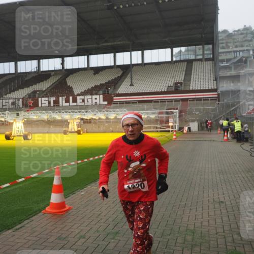 07.12.2025 - St. Pauli X-Mass-Run No. 15 Fabian Wolf http://msf.ph/oto/9365446 07.12.2025 10:13:24 Ziel 1044, 1062, 1126, 1220, 3589, 4081, 4082, 4083, 4664 meine-sportfotos.de