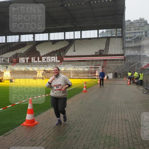 07.12.2025 - St. Pauli X-Mass-Run No. 15 Fabian Wolf http://msf.ph/oto/9365465 07.12.2025 10:13:40 Ziel 88, 970, 1699, 2905 meine-sportfotos.de
