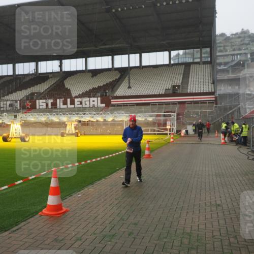 07.12.2025 - St. Pauli X-Mass-Run No. 15 Fabian Wolf http://msf.ph/oto/9365470 07.12.2025 10:13:46 Ziel 88, 970, 1699, 2905, 2951 meine-sportfotos.de