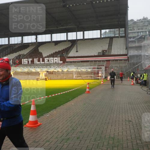 07.12.2025 - St. Pauli X-Mass-Run No. 15 Fabian Wolf http://msf.ph/oto/9365476 07.12.2025 10:13:49 Ziel 88, 1699, 2905, 2951, 4371 meine-sportfotos.de