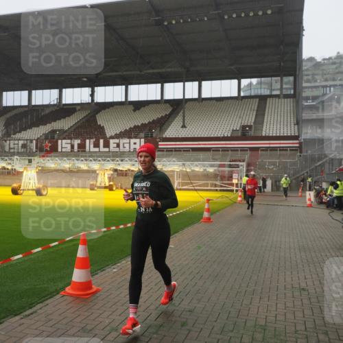 07.12.2025 - St. Pauli X-Mass-Run No. 15 Fabian Wolf http://msf.ph/oto/9365501 07.12.2025 10:14:08 Ziel 3243, 4371, 4502, 4526 meine-sportfotos.de