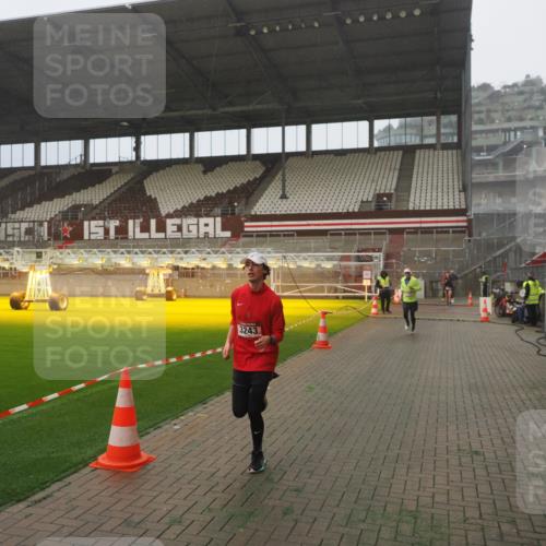 07.12.2025 - St. Pauli X-Mass-Run No. 15 Fabian Wolf http://msf.ph/oto/9365504 07.12.2025 10:14:11 Ziel 174, 3243, 4502, 4526 meine-sportfotos.de