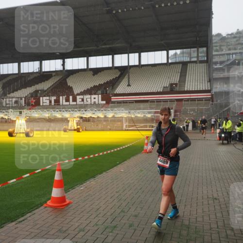 07.12.2025 - St. Pauli X-Mass-Run No. 15 Fabian Wolf http://msf.ph/oto/9365531 07.12.2025 10:14:22 Ziel 174, 352, 1158, 3243, 4489, 4545 meine-sportfotos.de