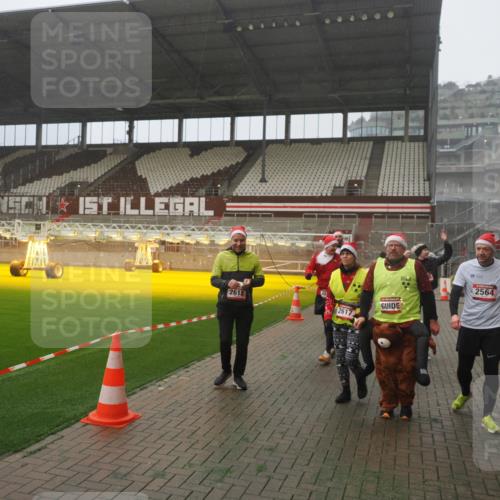 07.12.2025 - St. Pauli X-Mass-Run No. 15 Fabian Wolf http://msf.ph/oto/9365554 07.12.2025 10:14:41 Ziel 1158, 2564, 2617, 2618, 2864, 3481, 3565, 4508 meine-sportfotos.de