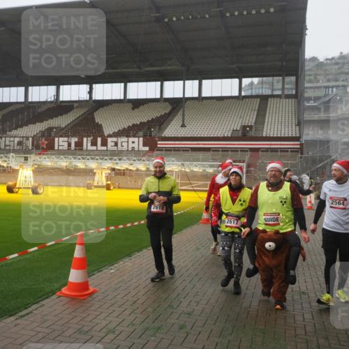 07.12.2025 - St. Pauli X-Mass-Run No. 15 Fabian Wolf http://msf.ph/oto/9365556 07.12.2025 10:14:41 Ziel 1158, 2564, 2617, 2618, 2864, 3481, 3565, 4508 meine-sportfotos.de