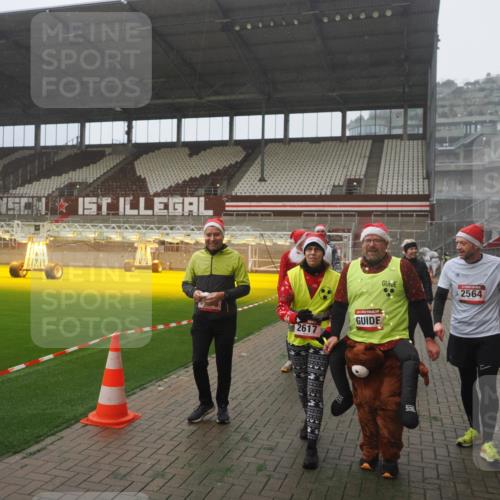 07.12.2025 - St. Pauli X-Mass-Run No. 15 Fabian Wolf http://msf.ph/oto/9365558 07.12.2025 10:14:42 Ziel 1158, 2564, 2617, 2618, 2864, 3481, 3565, 4508 meine-sportfotos.de