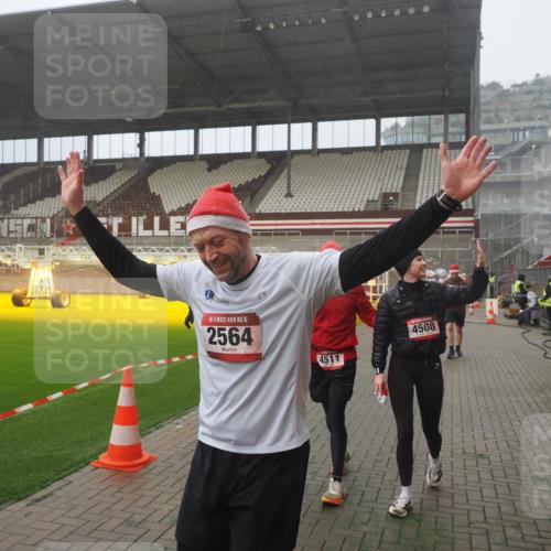 07.12.2025 - St. Pauli X-Mass-Run No. 15 Fabian Wolf http://msf.ph/oto/9365571 07.12.2025 10:14:44 Ziel 2564, 2617, 2618, 2864, 3481, 3565, 4508 meine-sportfotos.de