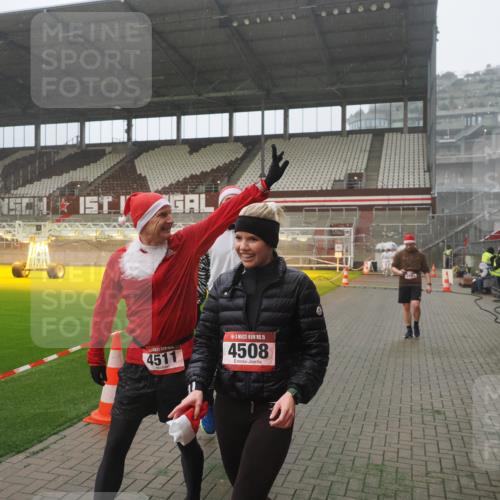 07.12.2025 - St. Pauli X-Mass-Run No. 15 Fabian Wolf http://msf.ph/oto/9365578 07.12.2025 10:14:46 Ziel 2564, 2617, 2864, 3481, 3565, 4508 meine-sportfotos.de