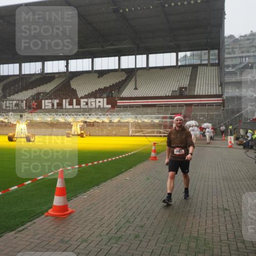 07.12.2025 - St. Pauli X-Mass-Run No. 15 Fabian Wolf http://msf.ph/oto/9365591 07.12.2025 10:14:49 Ziel 1363, 1867, 1869, 1873, 3481, 3565, 4508 meine-sportfotos.de