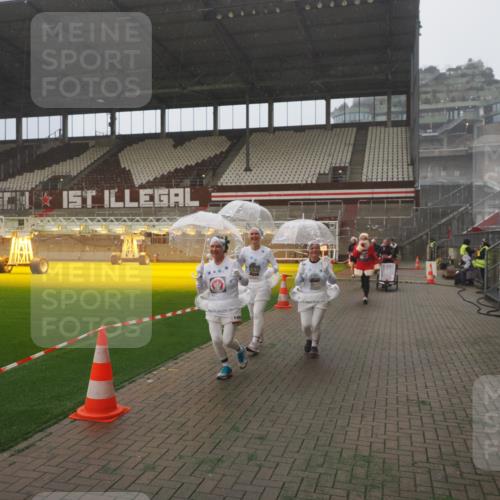 07.12.2025 - St. Pauli X-Mass-Run No. 15 Fabian Wolf http://msf.ph/oto/9365611 07.12.2025 10:14:56 Ziel 762, 1363, 1867, 1869, 1873, 2883, 2891, 3481, 4001, 4004 meine-sportfotos.de