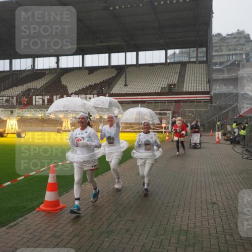 07.12.2025 - St. Pauli X-Mass-Run No. 15 Fabian Wolf http://msf.ph/oto/9365614 07.12.2025 10:14:56 Ziel 762, 1363, 1867, 1869, 1873, 2883, 2891, 3481, 4001, 4004 meine-sportfotos.de