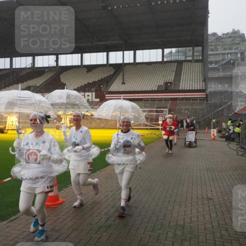 07.12.2025 - St. Pauli X-Mass-Run No. 15 Fabian Wolf http://msf.ph/oto/9365617 07.12.2025 10:14:57 Ziel 762, 1363, 1867, 1869, 1873, 2883, 2891, 3481, 4001, 4004 meine-sportfotos.de