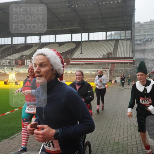 07.12.2025 - St. Pauli X-Mass-Run No. 15 Fabian Wolf http://msf.ph/oto/9365638 07.12.2025 10:15:04 Ziel 308, 762, 1363, 1867, 1869, 1873, 2666, 2667, 2668, 2883, 2891, 3741, 4001, 4004 meine-sportfotos.de
