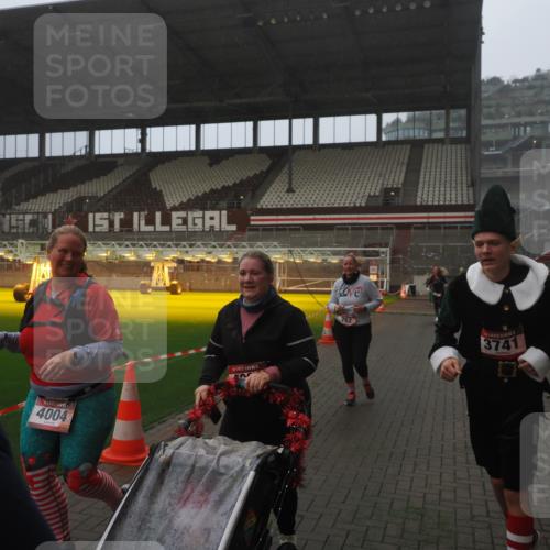 07.12.2025 - St. Pauli X-Mass-Run No. 15 Fabian Wolf http://msf.ph/oto/9365639 07.12.2025 10:15:04 Ziel 308, 762, 1363, 1867, 1869, 1873, 2666, 2667, 2668, 2883, 2891, 3741, 4001, 4004 meine-sportfotos.de