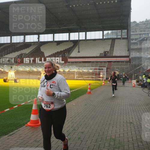 07.12.2025 - St. Pauli X-Mass-Run No. 15 Fabian Wolf http://msf.ph/oto/9365650 07.12.2025 10:15:06 Ziel 308, 762, 1363, 1867, 1869, 1873, 2666, 2667, 2668, 2883, 2891, 3741, 4001, 4004 meine-sportfotos.de