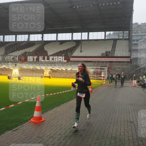 07.12.2025 - St. Pauli X-Mass-Run No. 15 Fabian Wolf http://msf.ph/oto/9365652 07.12.2025 10:15:08 Ziel 308, 762, 1363, 1869, 2666, 2667, 2668, 2883, 2891, 3741, 4001, 4004 meine-sportfotos.de