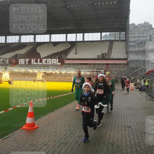 07.12.2025 - St. Pauli X-Mass-Run No. 15 Fabian Wolf http://msf.ph/oto/9365663 07.12.2025 10:15:18 Ziel 308, 431, 436, 438, 1180, 1183, 1885, 2666, 2667, 2668, 3103, 3741, 4494, 4536 meine-sportfotos.de