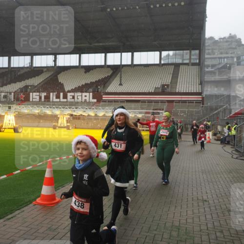 07.12.2025 - St. Pauli X-Mass-Run No. 15 Fabian Wolf http://msf.ph/oto/9365666 07.12.2025 10:15:18 Ziel 308, 431, 436, 438, 1180, 1183, 1885, 2666, 2667, 2668, 3103, 3741, 4494, 4536 meine-sportfotos.de