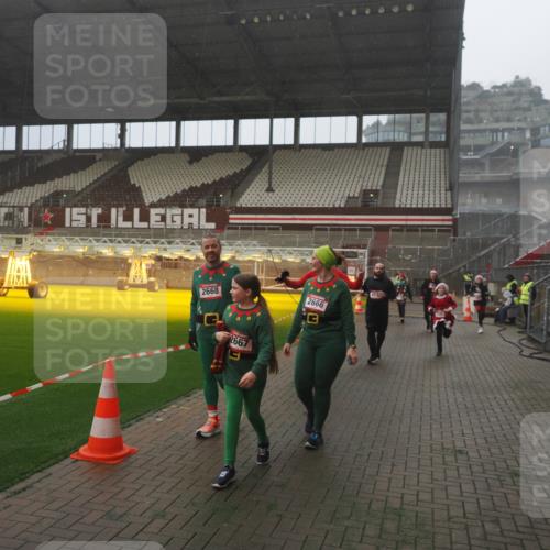 07.12.2025 - St. Pauli X-Mass-Run No. 15 Fabian Wolf http://msf.ph/oto/9365669 07.12.2025 10:15:19 Ziel 308, 431, 436, 438, 1180, 1183, 1885, 2666, 2667, 2668, 3103, 4494, 4536 meine-sportfotos.de