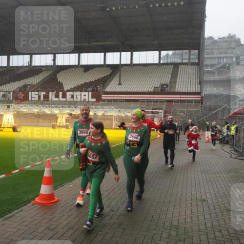 07.12.2025 - St. Pauli X-Mass-Run No. 15 Fabian Wolf http://msf.ph/oto/9365671 07.12.2025 10:15:20 Ziel 308, 431, 436, 438, 1180, 1183, 1885, 2666, 2667, 2668, 3103, 4494, 4536 meine-sportfotos.de