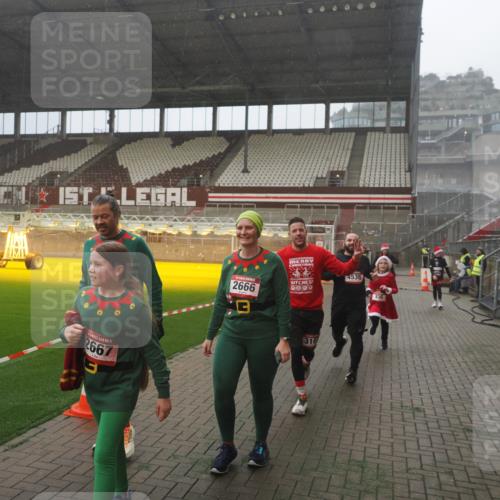 07.12.2025 - St. Pauli X-Mass-Run No. 15 Fabian Wolf http://msf.ph/oto/9365675 07.12.2025 10:15:20 Ziel 308, 431, 436, 438, 1180, 1183, 1885, 2666, 2667, 2668, 3103, 4494, 4536 meine-sportfotos.de
