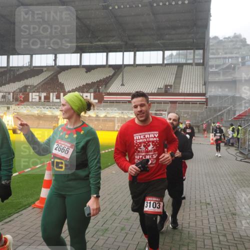 07.12.2025 - St. Pauli X-Mass-Run No. 15 Fabian Wolf http://msf.ph/oto/9365680 07.12.2025 10:15:21 Ziel 308, 431, 436, 438, 1180, 1183, 1885, 2666, 2667, 2668, 3103, 4494, 4536 meine-sportfotos.de