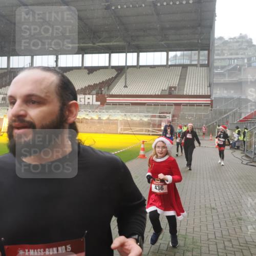 07.12.2025 - St. Pauli X-Mass-Run No. 15 Fabian Wolf http://msf.ph/oto/9365686 07.12.2025 10:15:23 Ziel 431, 436, 438, 1180, 1183, 1885, 2666, 2667, 2668, 3103, 4494, 4536 meine-sportfotos.de