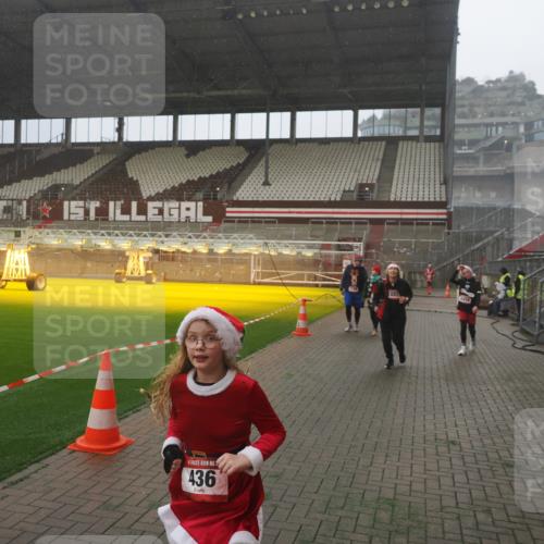 07.12.2025 - St. Pauli X-Mass-Run No. 15 Fabian Wolf http://msf.ph/oto/9365689 07.12.2025 10:15:23 Ziel 431, 436, 438, 1180, 1183, 1885, 2666, 2667, 2668, 3103, 4494, 4536 meine-sportfotos.de
