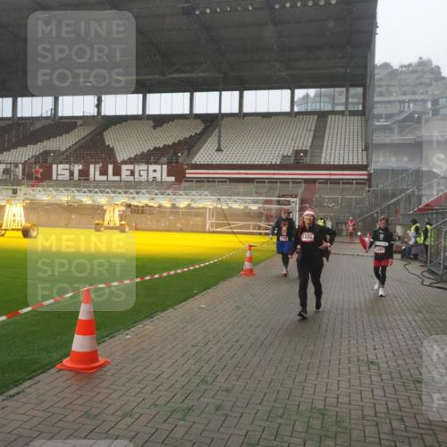 07.12.2025 - St. Pauli X-Mass-Run No. 15 Fabian Wolf http://msf.ph/oto/9365692 07.12.2025 10:15:24 Ziel 431, 436, 438, 1180, 1183, 1885, 2666, 2667, 2668, 3103, 4494, 4536 meine-sportfotos.de