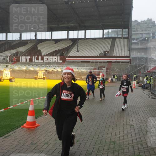 07.12.2025 - St. Pauli X-Mass-Run No. 15 Fabian Wolf http://msf.ph/oto/9365696 07.12.2025 10:15:26 Ziel 431, 436, 438, 1180, 1183, 1885, 3053, 3103, 4494, 4536 meine-sportfotos.de