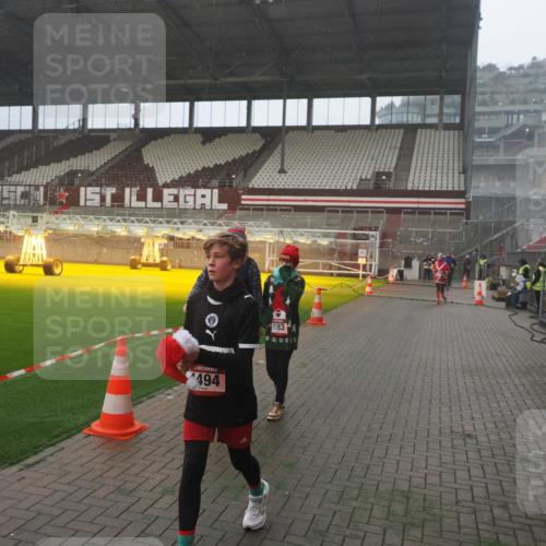 07.12.2025 - St. Pauli X-Mass-Run No. 15 Fabian Wolf http://msf.ph/oto/9365704 07.12.2025 10:15:29 Ziel 431, 436, 438, 1180, 1183, 1885, 3053, 3103, 4494, 4536 meine-sportfotos.de