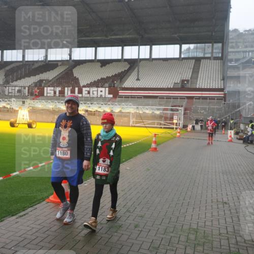 07.12.2025 - St. Pauli X-Mass-Run No. 15 Fabian Wolf http://msf.ph/oto/9365708 07.12.2025 10:15:30 Ziel 431, 436, 1180, 1183, 1885, 2745, 3053, 3103, 4494, 4536 meine-sportfotos.de