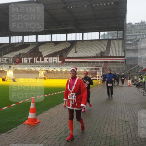 07.12.2025 - St. Pauli X-Mass-Run No. 15 Fabian Wolf http://msf.ph/oto/9365718 07.12.2025 10:15:39 Ziel 2641, 2645, 2652, 2658, 2659, 2745, 3053, 4455 meine-sportfotos.de