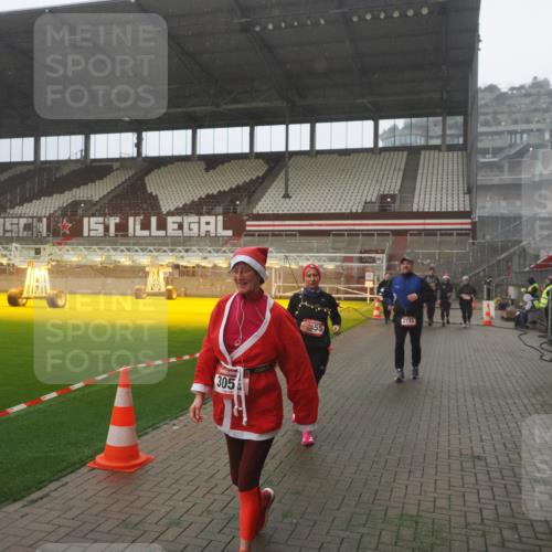 07.12.2025 - St. Pauli X-Mass-Run No. 15 Fabian Wolf http://msf.ph/oto/9365720 07.12.2025 10:15:39 Ziel 2641, 2645, 2652, 2658, 2659, 2745, 3053, 4455 meine-sportfotos.de