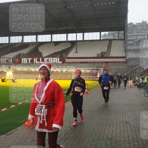 07.12.2025 - St. Pauli X-Mass-Run No. 15 Fabian Wolf http://msf.ph/oto/9365721 07.12.2025 10:15:40 Ziel 2641, 2645, 2652, 2658, 2659, 2745, 3053, 4455 meine-sportfotos.de