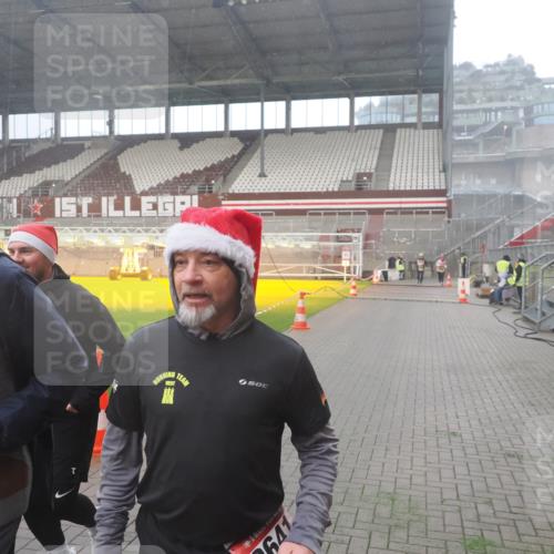 07.12.2025 - St. Pauli X-Mass-Run No. 15 Fabian Wolf http://msf.ph/oto/9365745 07.12.2025 10:15:48 Ziel 2641, 2645, 2652, 2658, 2659, 2745, 4455 meine-sportfotos.de