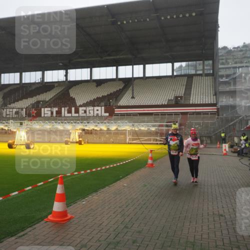 07.12.2025 - St. Pauli X-Mass-Run No. 15 Fabian Wolf http://msf.ph/oto/9365746 07.12.2025 10:16:02 Ziel 2545, 2546 meine-sportfotos.de