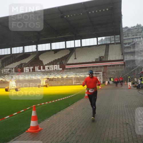 07.12.2025 - St. Pauli X-Mass-Run No. 15 Fabian Wolf http://msf.ph/oto/9365755 07.12.2025 10:16:14 Ziel 394, 1328, 2743 meine-sportfotos.de