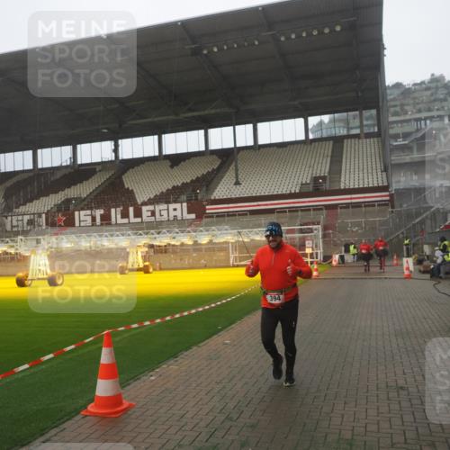 07.12.2025 - St. Pauli X-Mass-Run No. 15 Fabian Wolf http://msf.ph/oto/9365756 07.12.2025 10:16:14 Ziel 394, 1328, 2743 meine-sportfotos.de