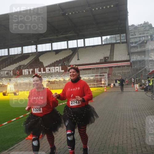07.12.2025 - St. Pauli X-Mass-Run No. 15 Fabian Wolf http://msf.ph/oto/9365767 07.12.2025 10:16:23 Ziel 394, 1328, 2743 meine-sportfotos.de