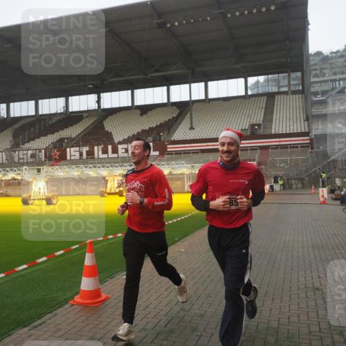 07.12.2025 - St. Pauli X-Mass-Run No. 15 Fabian Wolf http://msf.ph/oto/9365800 07.12.2025 10:16:37 Ziel 2185, 2266, 4362, 4363, 4510 meine-sportfotos.de