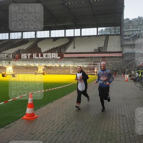 07.12.2025 - St. Pauli X-Mass-Run No. 15 Fabian Wolf http://msf.ph/oto/9365828 07.12.2025 10:16:52 Ziel 1620, 1989, 1997, 3633, 4356, 4359, 4769 meine-sportfotos.de