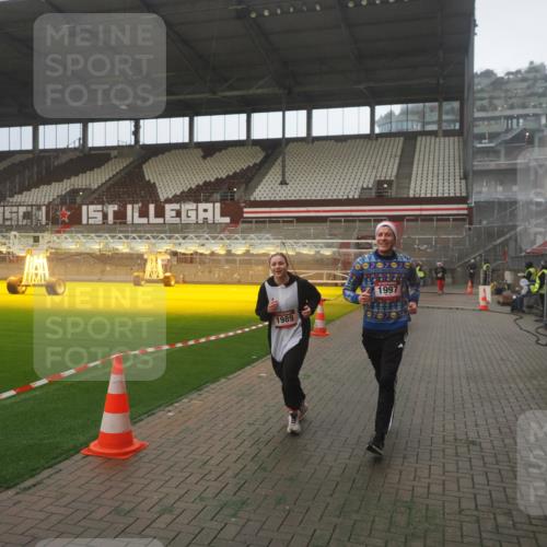 07.12.2025 - St. Pauli X-Mass-Run No. 15 Fabian Wolf http://msf.ph/oto/9365829 07.12.2025 10:16:52 Ziel 1620, 1989, 1997, 3633, 4356, 4359, 4769 meine-sportfotos.de
