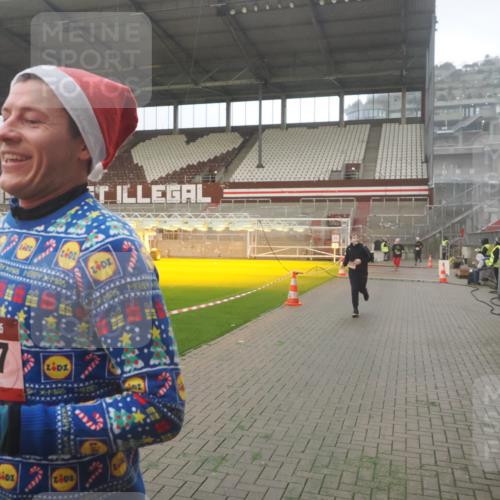 07.12.2025 - St. Pauli X-Mass-Run No. 15 Fabian Wolf http://msf.ph/oto/9365835 07.12.2025 10:16:53 Ziel 1620, 1989, 1997, 2694, 3633, 4356, 4359, 4769 meine-sportfotos.de