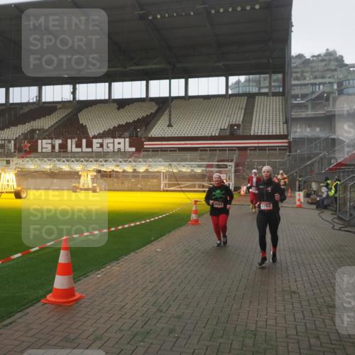 07.12.2025 - St. Pauli X-Mass-Run No. 15 Fabian Wolf http://msf.ph/oto/9365854 07.12.2025 10:17:03 Ziel 1620, 1762, 1989, 1997, 2694, 3229, 3987, 4356, 4359, 4769 meine-sportfotos.de