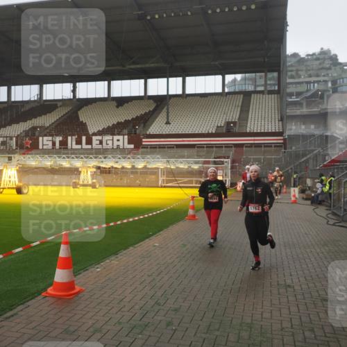 07.12.2025 - St. Pauli X-Mass-Run No. 15 Fabian Wolf http://msf.ph/oto/9365855 07.12.2025 10:17:03 Ziel 1620, 1762, 1989, 1997, 2694, 3229, 3987, 4356, 4359, 4769 meine-sportfotos.de