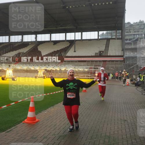 07.12.2025 - St. Pauli X-Mass-Run No. 15 Fabian Wolf http://msf.ph/oto/9365866 07.12.2025 10:17:05 Ziel 1620, 1762, 1989, 1997, 2694, 3229, 3987 meine-sportfotos.de
